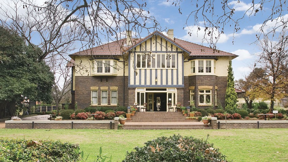 Lindsay House
